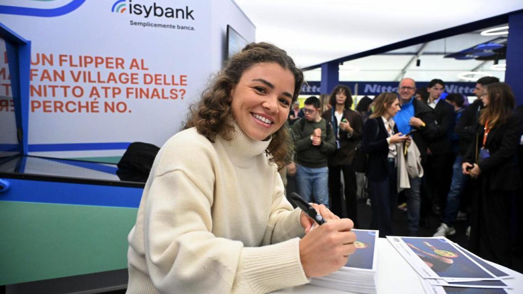La tennista italiana Jasmine Paolini: una stella del tennis a Torino per le Nitto Atp Finals