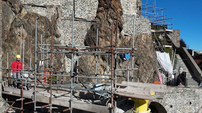 Ascensore in costruzione per i cinque piani dell'Abbazia di San Michele: 400.000 euro di lavori