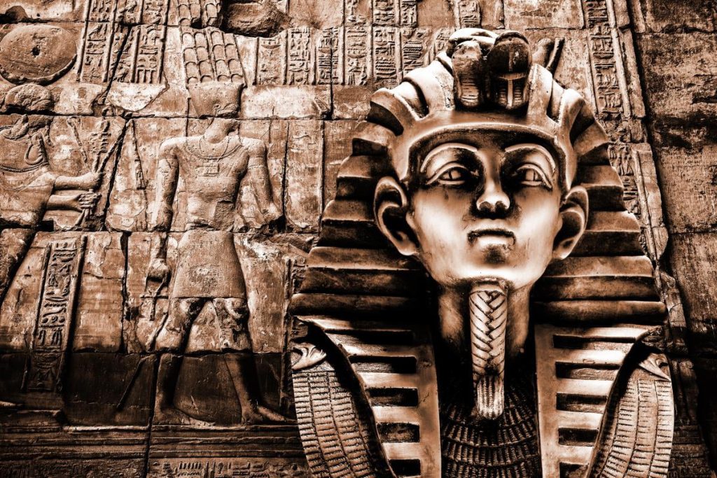 Dopo 100 anni, i segreti della tomba di Tutankhamon finalmente svelati