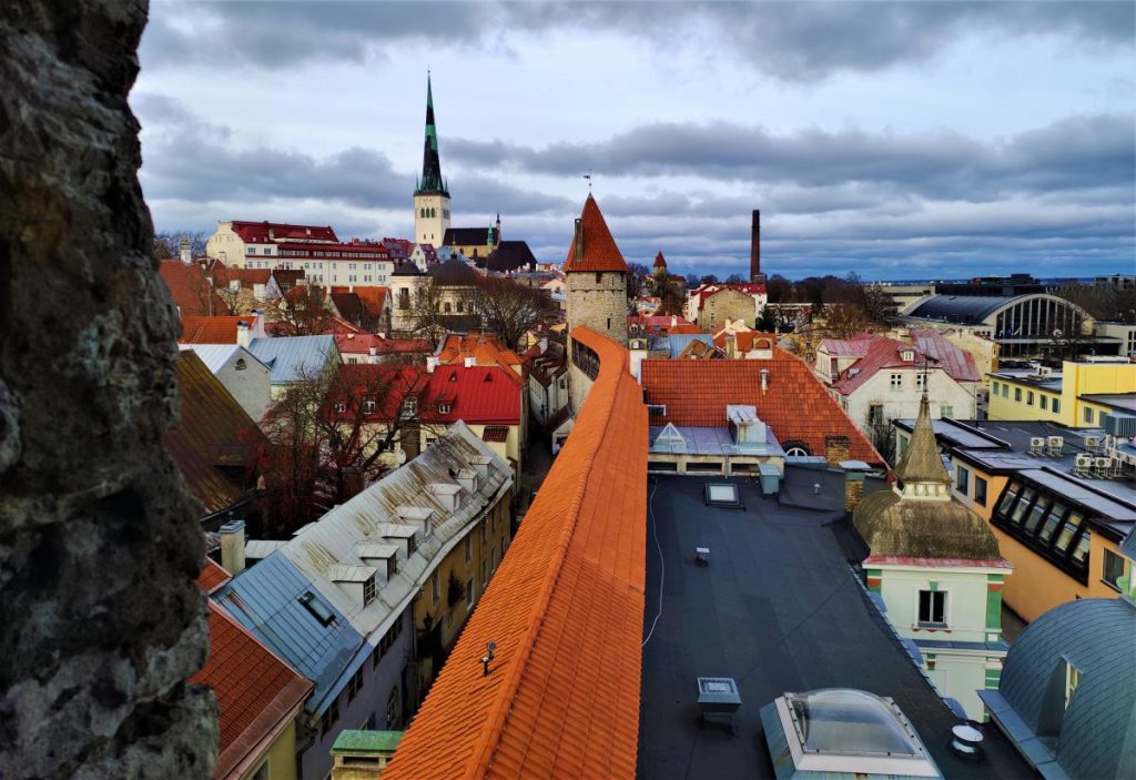 Turista che ha visitato 2000 luoghi in tutto il mondo sceglie la città europea con centro storico affascinante, cibo a buon prezzo e persone cordiali