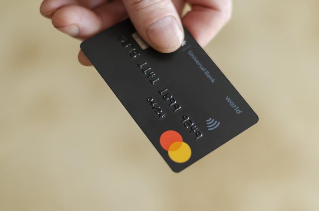 Monobank lancia le carte condivise in Ucraina: una novità nel settore bancario che semplifica le transazioni finanziarie