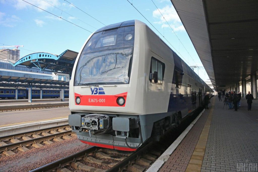 Ucraina verso un futuro più comodo: i nuovi vagoni a due piani per i treni