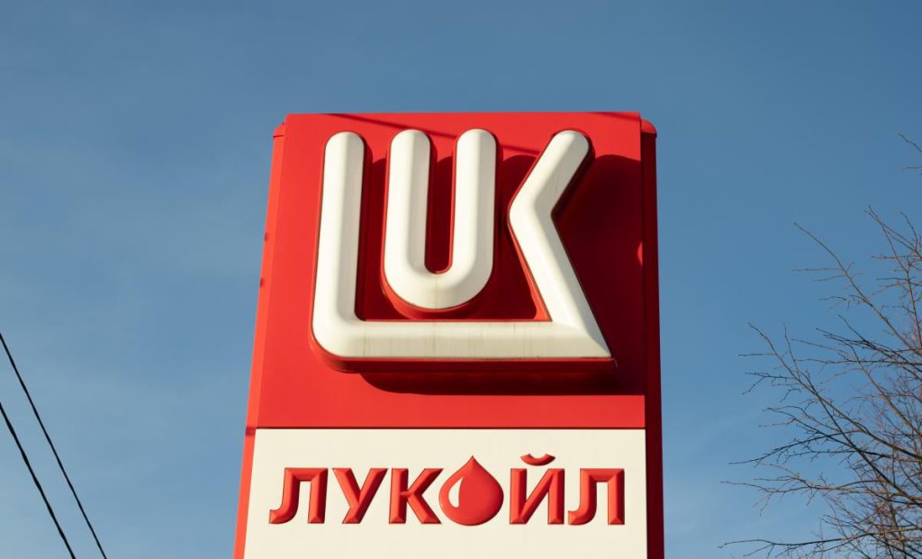 Sequestro dello stabilimento Lukoil in Bulgaria: impatto sulle relazioni economiche con la Russia
