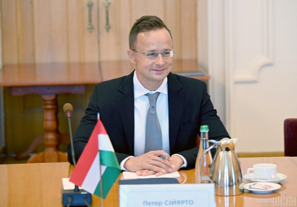 Szijjártó critica il piano di pace americano per l&#039;Ucraina: l&#039;opposizione europea