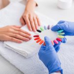 Manicure dopo i 40: consigli pratici e tendenze per mani fresche e luminose