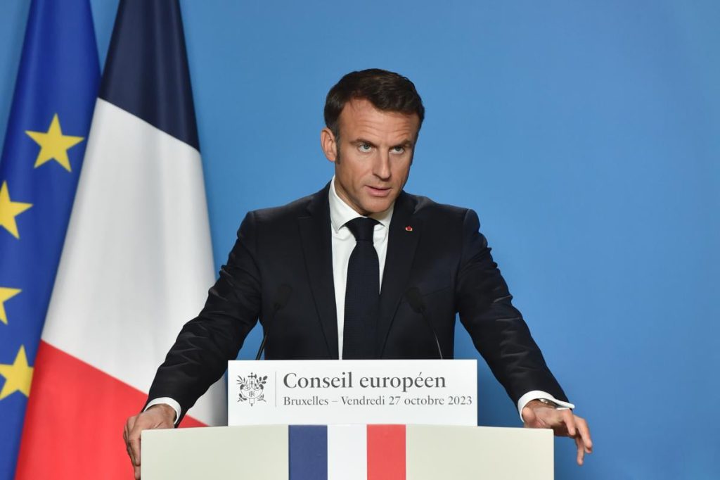 Macron: l'Europa deve decidere da sola il destino degli asset congelati russi