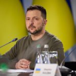 Zelensky avverte l'Ucraina delle pressioni politiche e informatiche che minacciano l'unità nazionale