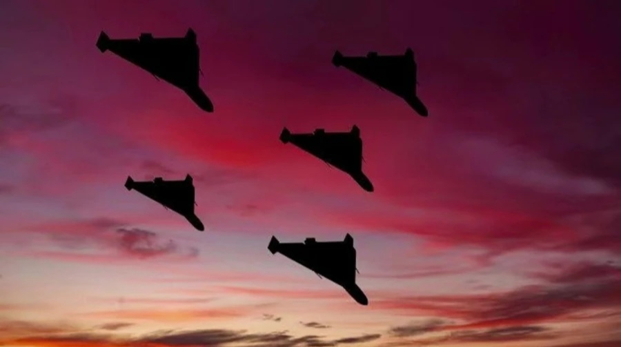 Incendio a Mykolaiv dopo attacco russo con droni: supermercato e stazione di servizio colpiti