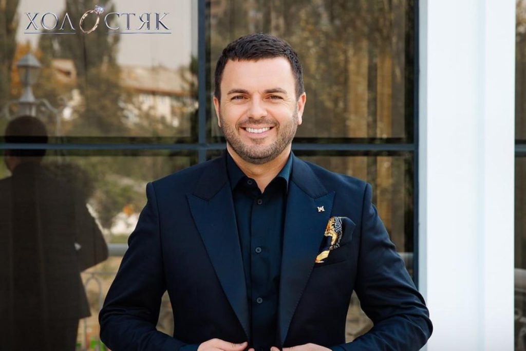 Il Conduttore di &quot;Il Celibe&quot; Smentisce le Voci sulla Scelta della Vincitrice: La Verità sul Finale del Programma