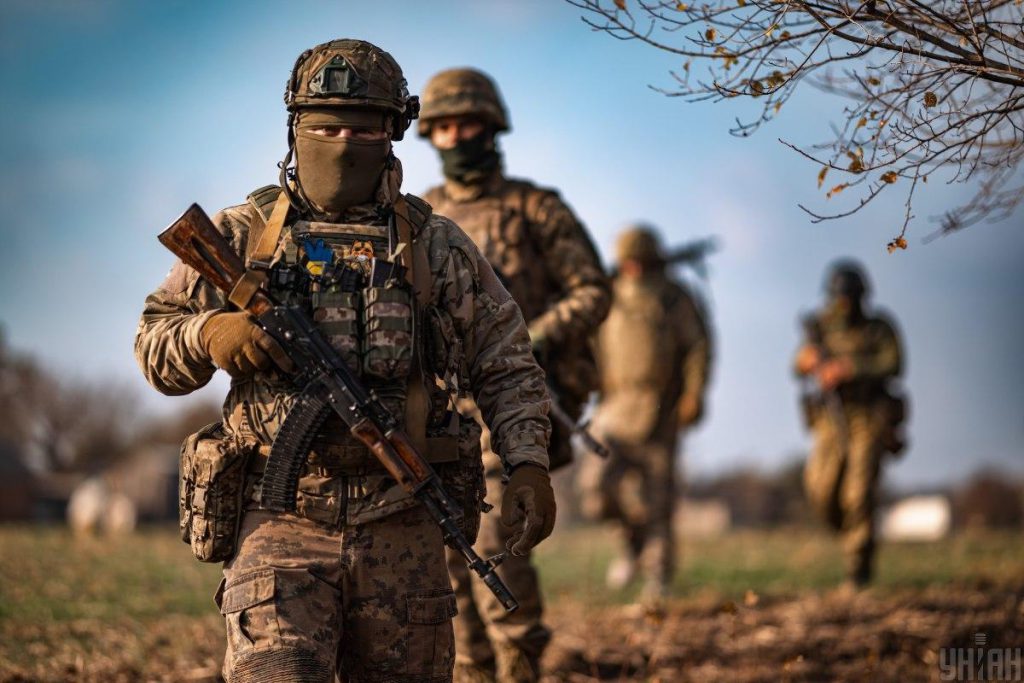 Sfida al fronte: le forze armate ucraine lottano per mantenere la linea di difesa a causa della carenza di personale e dell&#039;uso di droni da parte della Russia