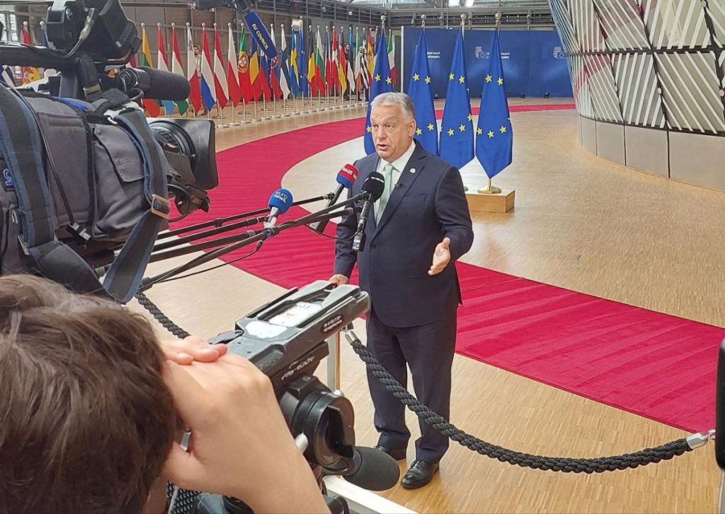 Orbán si oppone all’aiuto all’Ucraina e invita l’UE a dialogare con la Russia