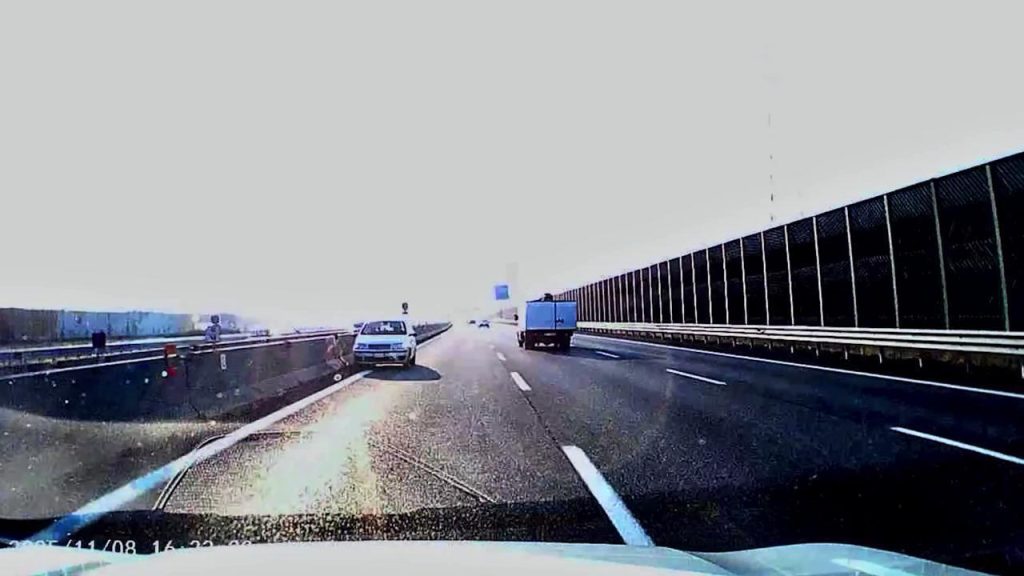 Incidente pericoloso sulla Torino-Milano: un&#039;auto va contromano e rischia di causare una tragedia