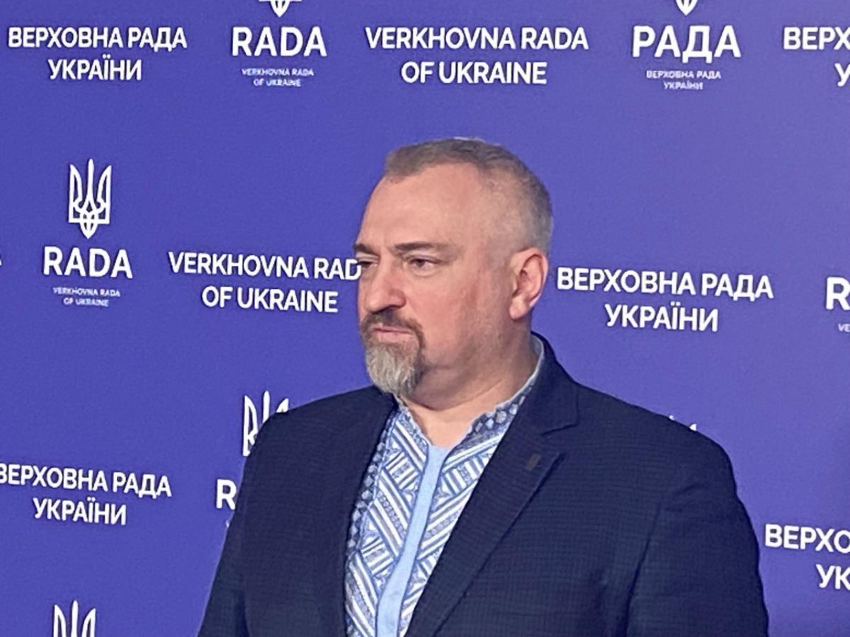 Deputato Fedienko spiega le accuse di attacco alla Russia a Ternopil dopo visita a mostra di armamenti