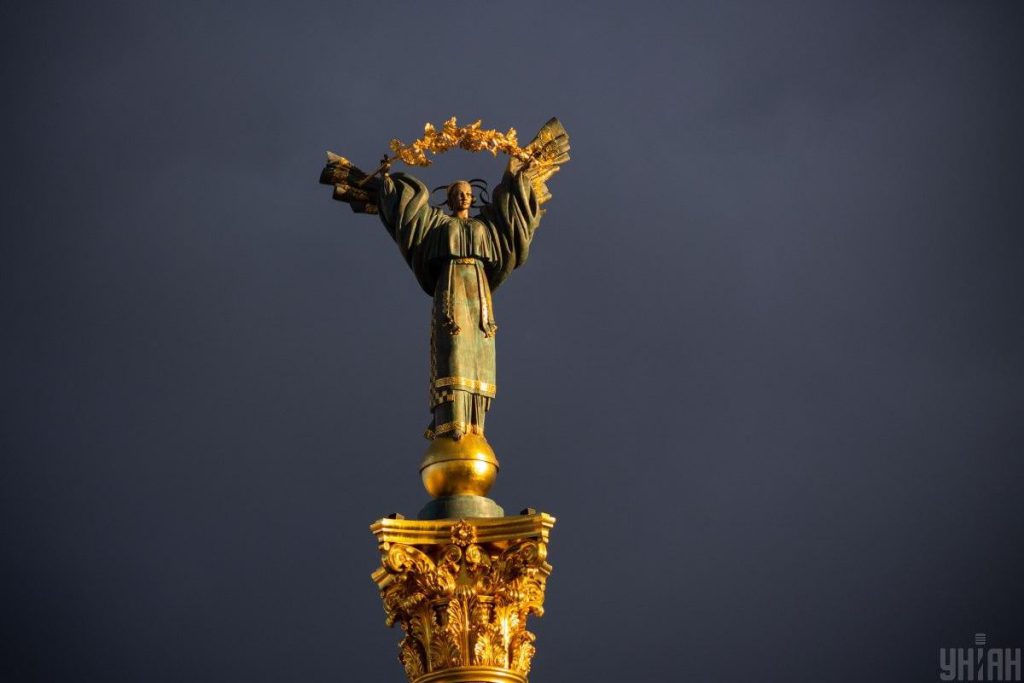 Attacco alla città di Kiev: case in fiamme e feriti, la comunità internazionale in allarme