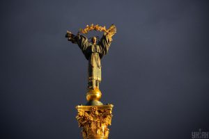 Attacco alla città di Kiev: case in fiamme e feriti, la comunità internazionale in allarme