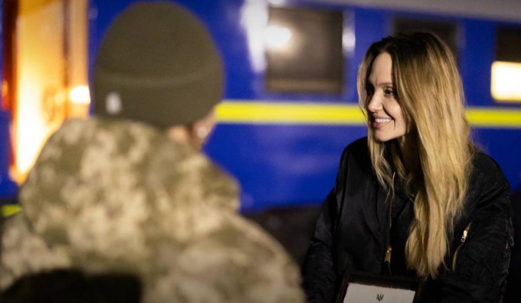 Angelina Jolie condivide le sue emozioni dopo il viaggio umanitario in Ucraina