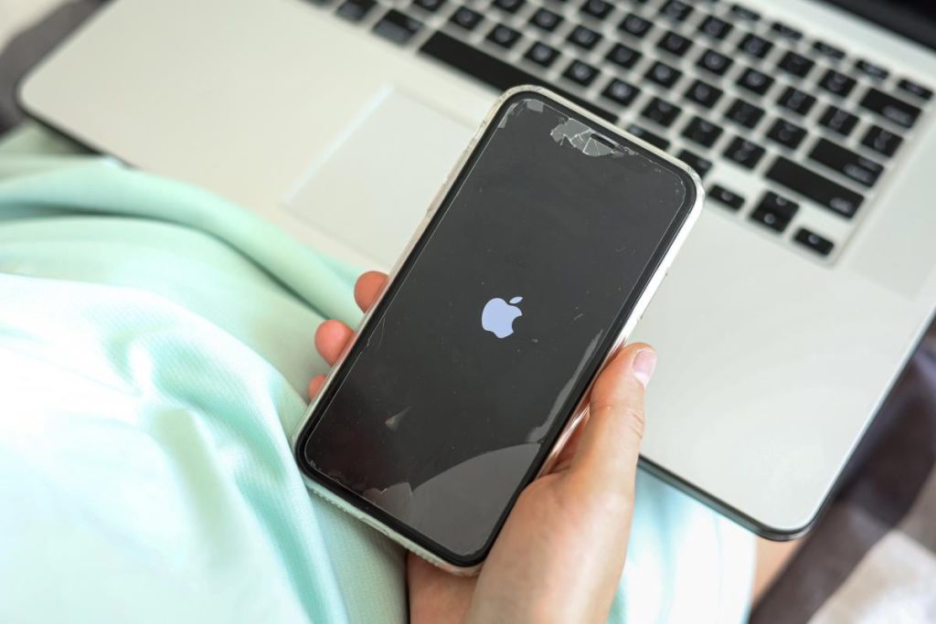 Rimuovere le graffiature dallo schermo dell&#039;iPhone: è possibile e quali sono i rischi?