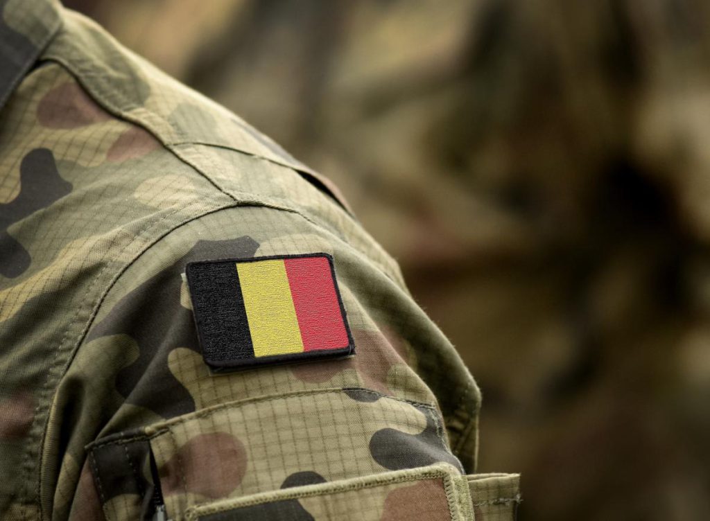 Il Belgio chiama alle armi: 150.000 adolescenti invitati al servizio militare mentre il budget per la difesa sale al 2% del PIL
