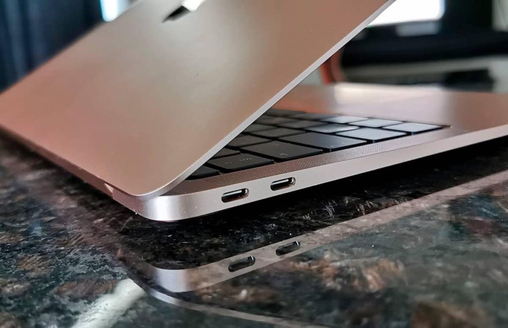 Apple Sceglie la Semplificazione: Solo USB-C sui MacBook a Partire dal 2016