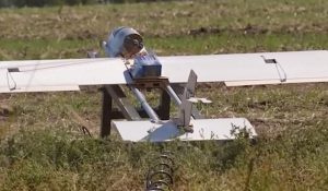 Uomo ucraino abbatte due droni russi con fucile da caccia: un atto di coraggio in tempo di guerra