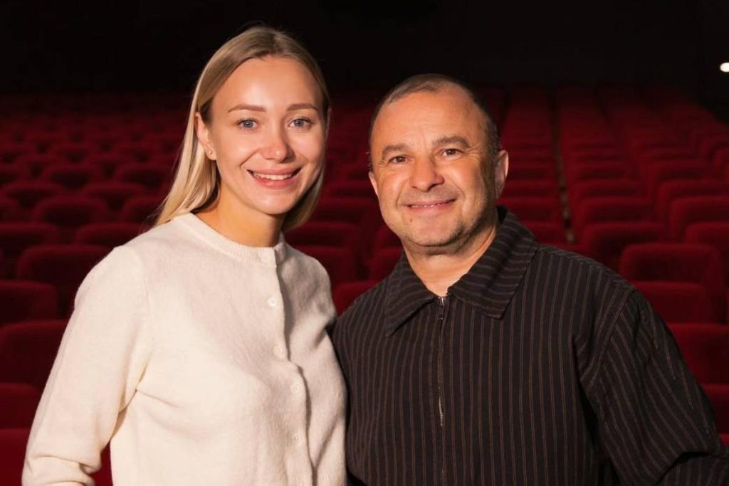 Ekaterina mostra risultato test di gravidanza e parla di problemi di salute