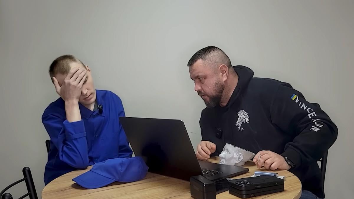 Prigioniero russo autorizzato a telefonare a sorella, sorpresa tra i giornalisti