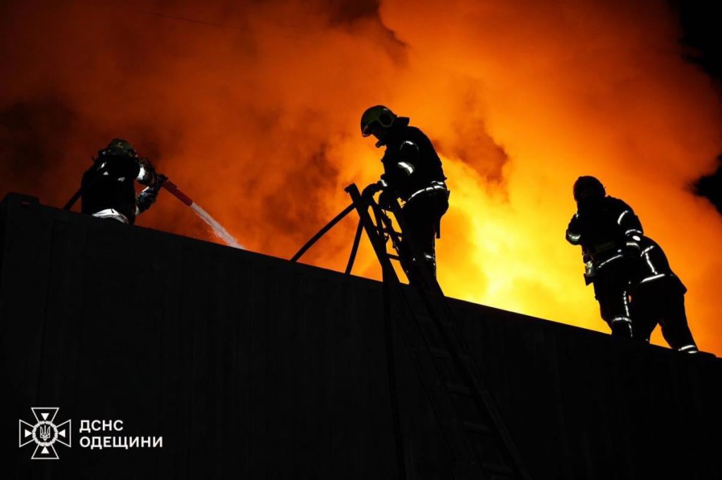Russia continua gli attacchi a Odessa: incendi e feriti, tra cui bambini
