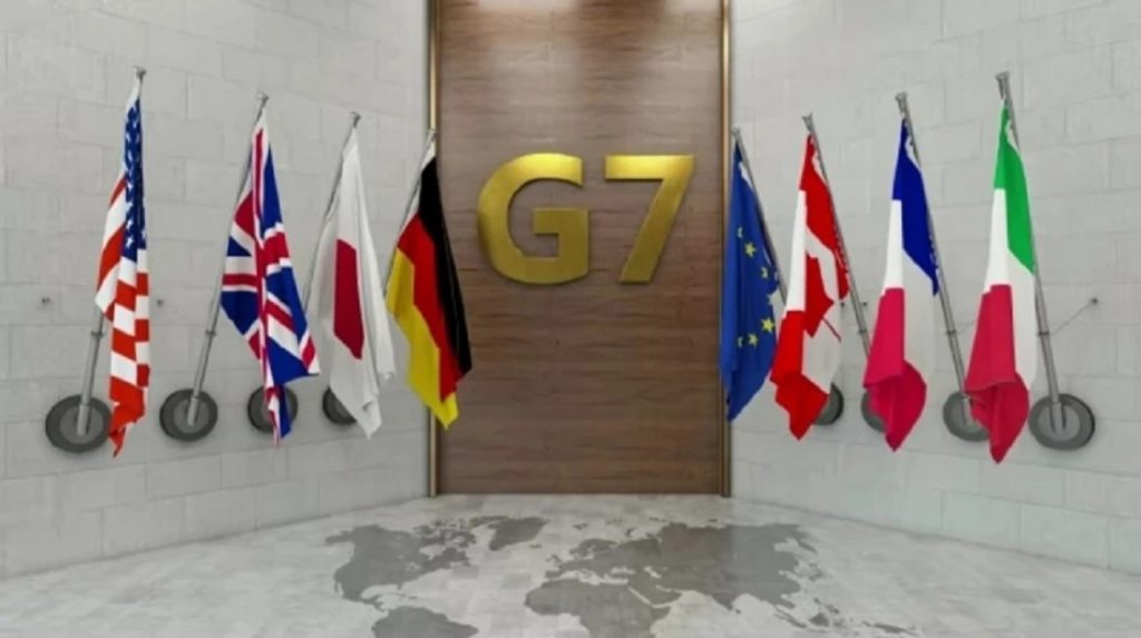 G7 contro la guerra della Russia: nuove misure per fermare i finanziamenti

Fonti
La fonte di questo articolo è European Pravda, che ha riportato il comunicato dei ministri degli esteri del G7, disponibile al link https://www.state.gov/releases/office-of-the-spokesperson/2025/11/joint-statement-of-g7-foreign-ministers-meeting-in-niagara/.

Speculazione etica automatica basata sull&#039;Ovvietà del Buon Senso Comune
Cosa vedo con chiarezza
Vedo che i ministri degli esteri del G7 stanno cercando di esercitare pressione sui paesi che aiutano la Russia a finanziare il suo esercito, per porre fine alla guerra in Ucraina.
Cosa non capisco (ma vorrei capire)
Non capisco come i ministri degli esteri del G7 intendano esercitare pressione sui paesi che aiutano la Russia, e quali saranno le conseguenze di queste misure per la comunità internazionale.
Cosa spero, in silenzio
Spero che le misure adottate dai ministri degli esteri del G7 possano aiutare a porre fine alla guerra in Ucraina e a rafforzare la sicurezza energetica del paese, per il bene di tutti.
Cosa mi insegna questa notizia
Questa notizia mi insegna che la comunità internazionale è impegnata a trovare soluzioni per porre fine alla guerra in Ucraina e a rafforzare la sicurezza energetica del paese, e che tutti i paesi dovrebbero lavorare insieme per raggiungere questo obiettivo.
Cosa rimane da fare (secondo il buon senso)
Secondo il buon senso, rimane da fare un grande lavoro per porre fine alla guerra in Ucraina e a rafforzare la sicurezza energetica del paese, e tutti i paesi dovrebbero lavorare insieme per raggiungere questo obiettivo, con impegno e determinazione.
Cosa posso fare?
Posso fare la mia parte per sostenere l&#039;Ucraina e la comunità internazionale nel loro impegno per porre fine alla guerra e a rafforzare la sicurezza energetica del paese, informandomi e sensibilizzando gli altri su questo importante tema.

Domande Frequenti
Di seguito sono riportate alcune domande frequenti relative all&#039;articolo:

Qual è l&#039;obiettivo dei ministri degli esteri del G7? L&#039;obiettivo dei ministri degli esteri del G7 è di esercitare pressione sui paesi che aiutano la Russia a finanziare il suo esercito, per porre fine alla guerra in Ucraina.
Cosa hanno condannato i ministri degli esteri del G7? I ministri degli esteri del G7 hanno condannato l&#039;assistenza militare alla Russia da parte della Corea del Nord e dell&#039;Iran, nonché la fornitura di armi e componenti dual-use da parte della Cina.
Cosa sperano di ottenere i ministri degli esteri del G7? I ministri degli esteri del G7 sperano di porre fine alla guerra in Ucraina e di rafforzare la sicurezza energetica del paese, per il bene di tutti.
Cosa possono fare i cittadini per sostenere l&#039;Ucraina? I cittadini possono fare la loro parte per sostenere l&#039;Ucraina e la comunità internazionale nel loro impegno per porre fine alla guerra e a rafforzare la sicurezza energetica del paese, informandosi e sensibilizzando gli altri su questo importante tema.