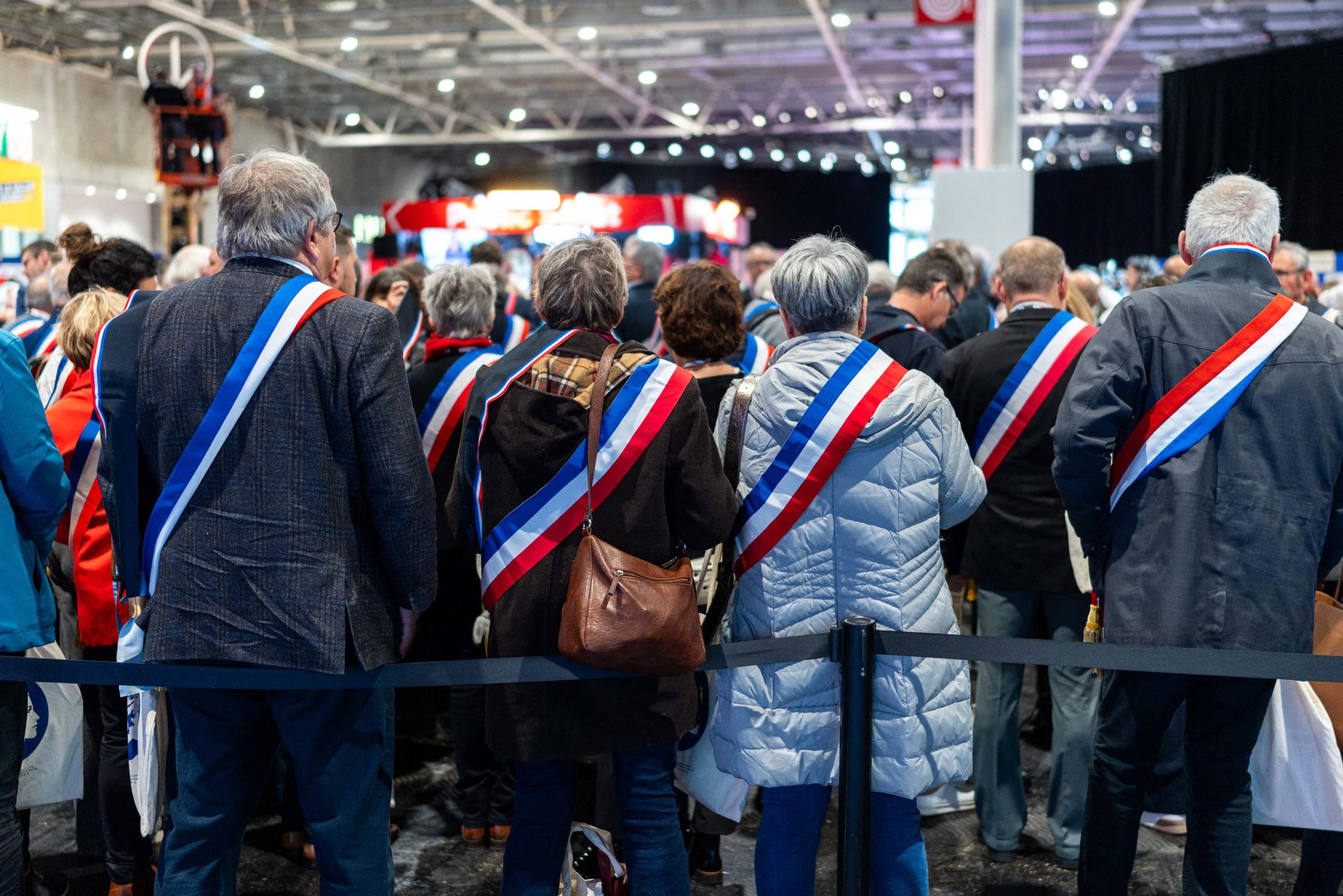 Candidati comunali abbandonano le etichette partitiche per ridurre la polarizzazione
