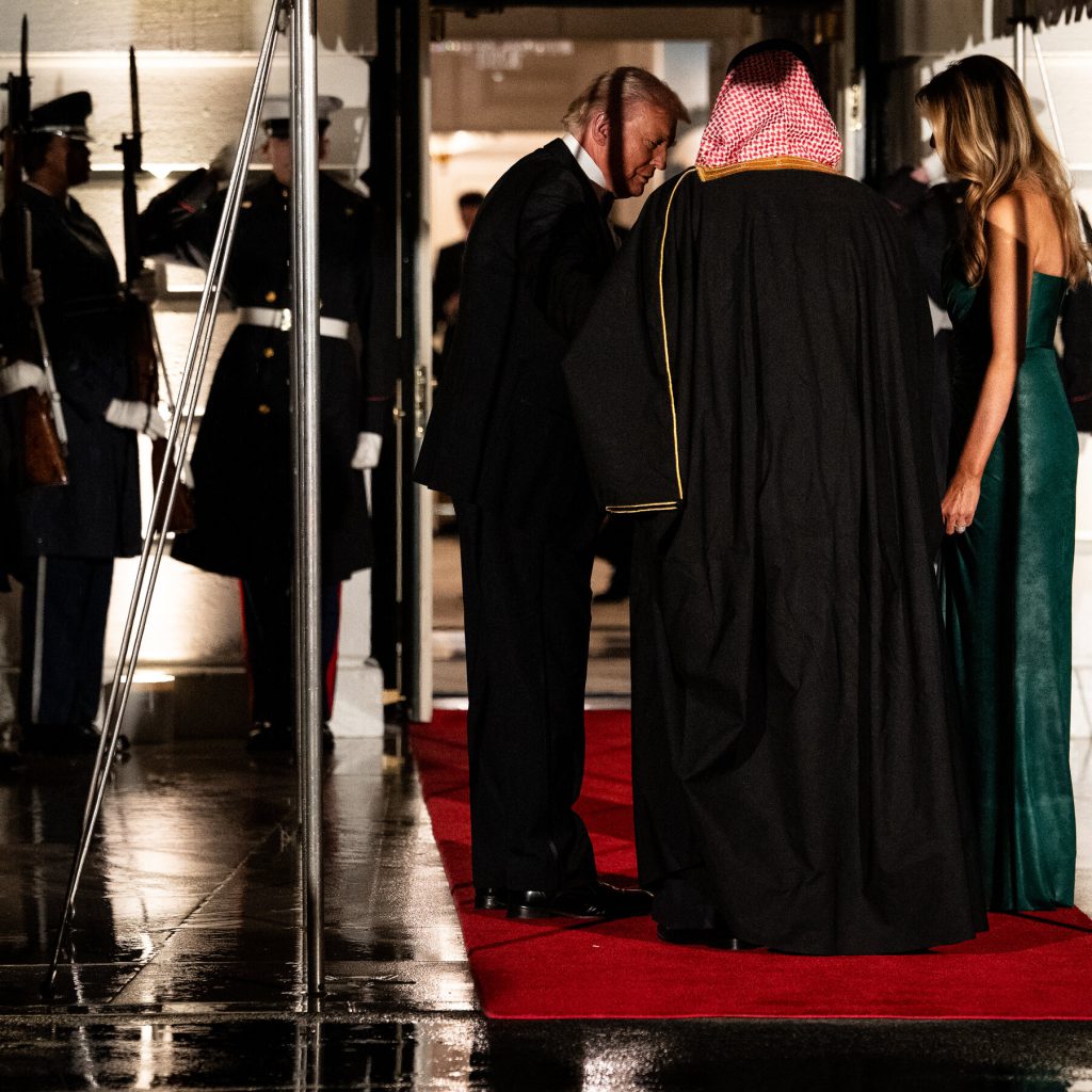 Cena di Trump per il Principe saudita: Elon Musk, Cristiano Ronaldo e altri ospiti.