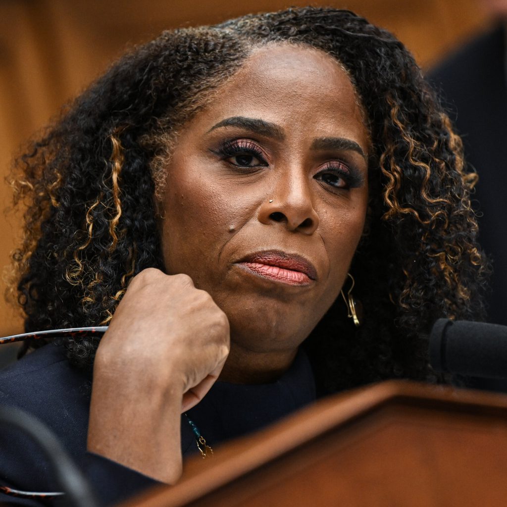 Camera respinge proposta di censura contro la delegata Stacey Plaskett