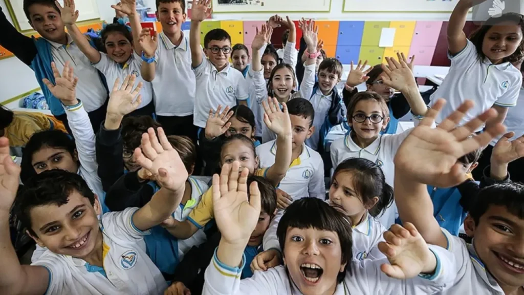 Scuole aperte o chiuse il 19 novembre: decisione in attesa a causa del maltempo