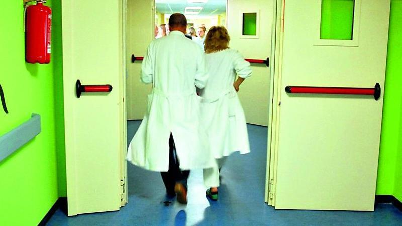 La salute degli operatori sanitari in pericolo: stress, demotivazione e solitudine, un allarme per la sanità pubblica