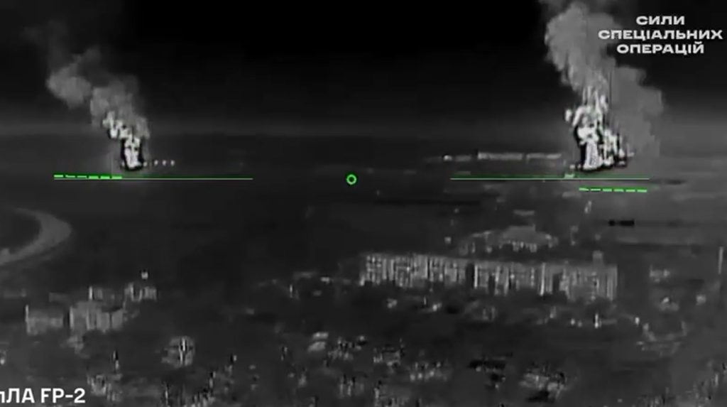 Attacco alle infrastrutture petrolifere russe in Crimea: le Forze Operative Speciali ucraine mostrano la distruzione di depositi di petrolio nella regione temporaneamente occupata