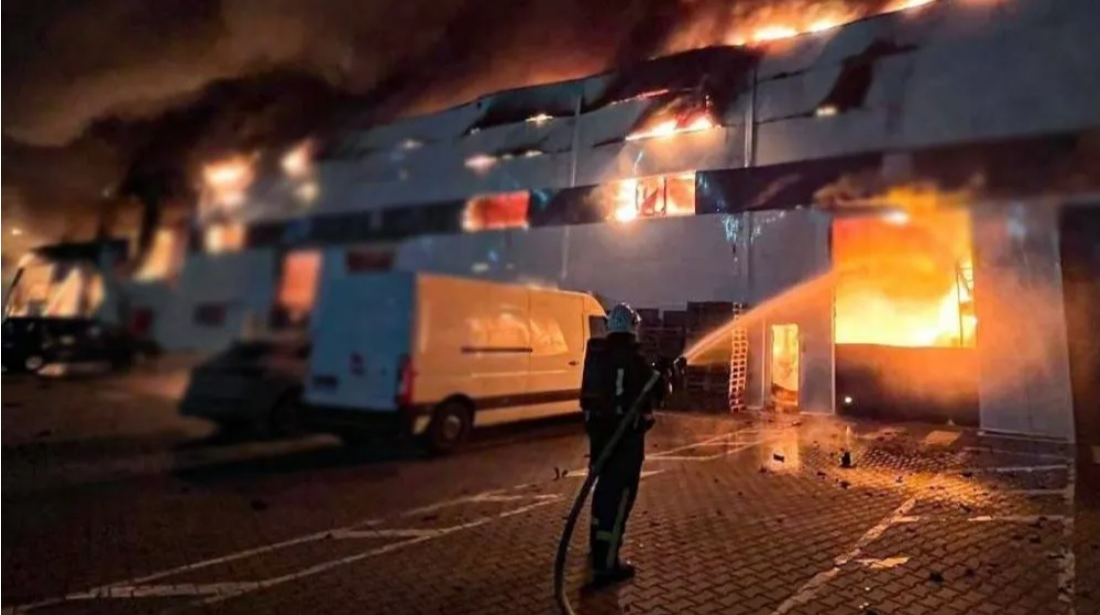 Attacco russi distrugge magazzino medico della fondazione Nova Ukraine a Lviv