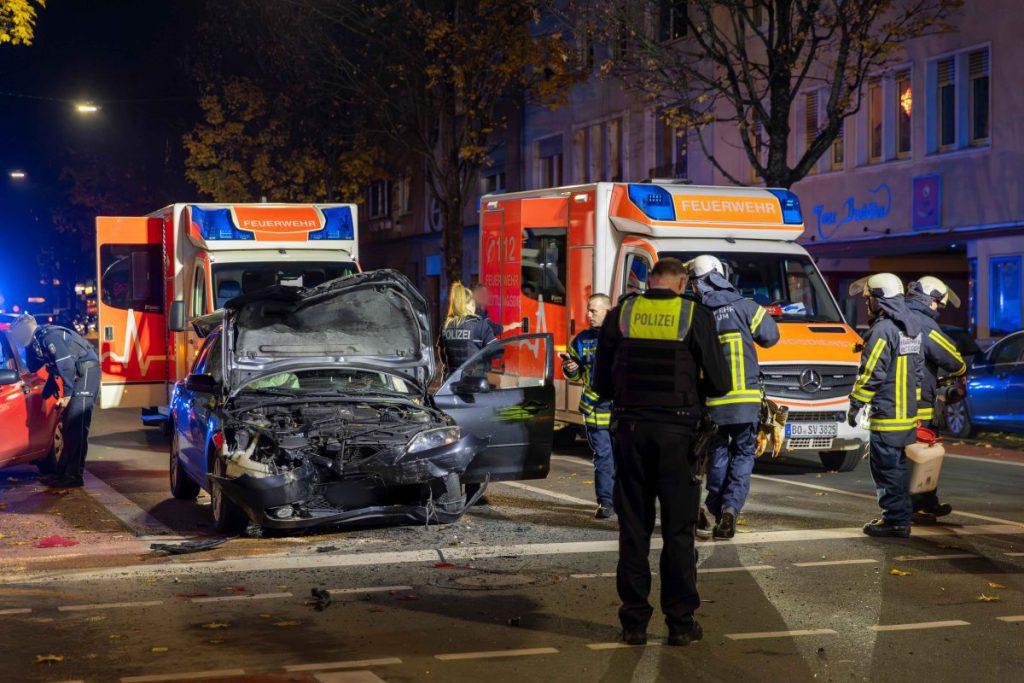 Giovane guidatore di 22 anni ferito gravemente in incidente stradale a Bochum: cosa è successo e cosa possiamo imparare da questo evento