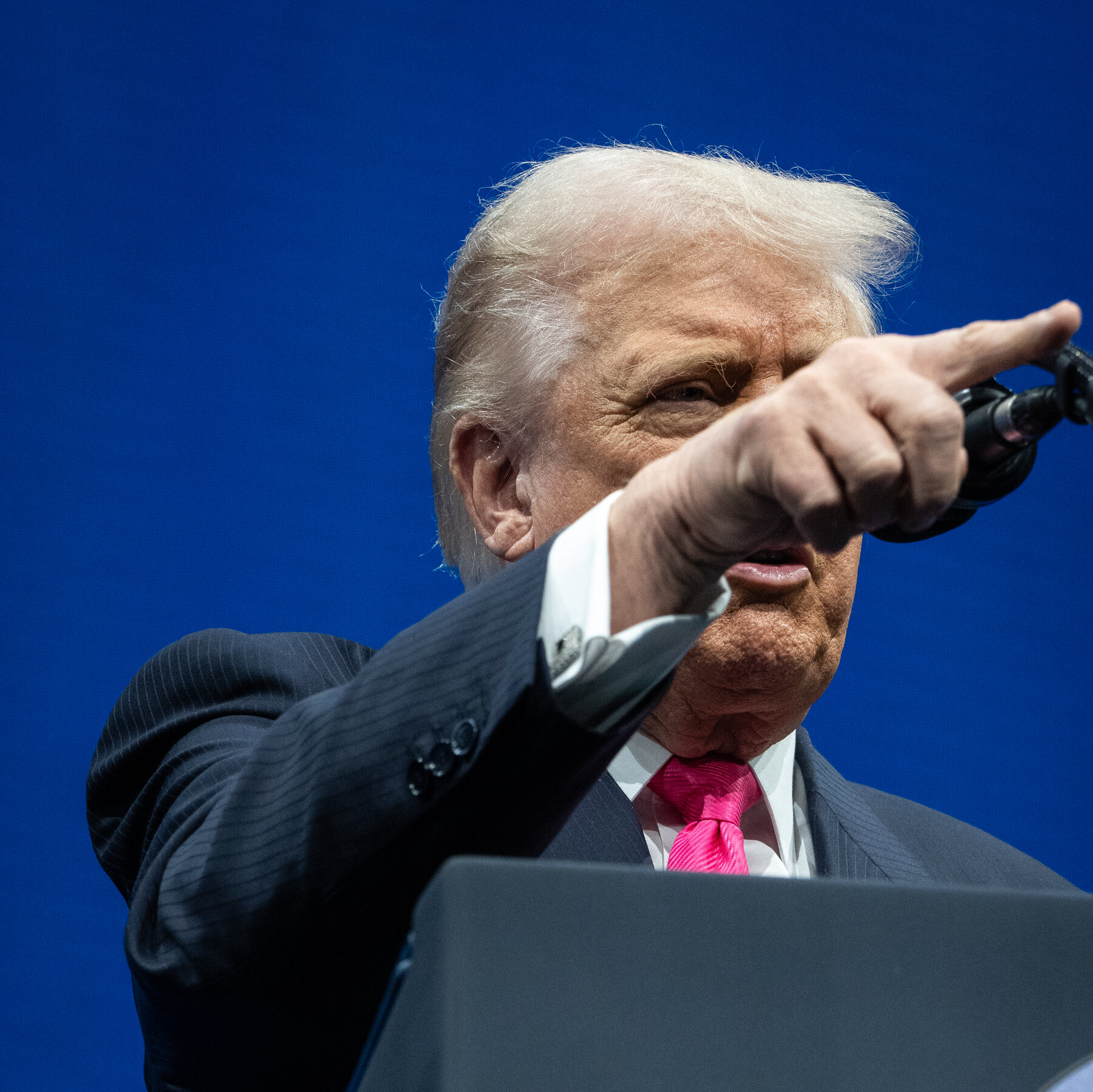 Trump accusa i democratici di sedizione per il suo messaggio ai militari