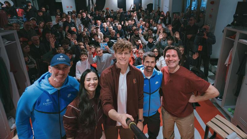 Jannik Sinner si racconta ai giovani tifosi: passione per i kart, Formula 1 e la sua personalità unica