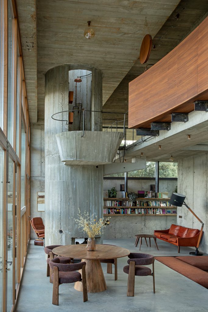 Casa Roble: architettura che si integra con il paesaggio di Madrid