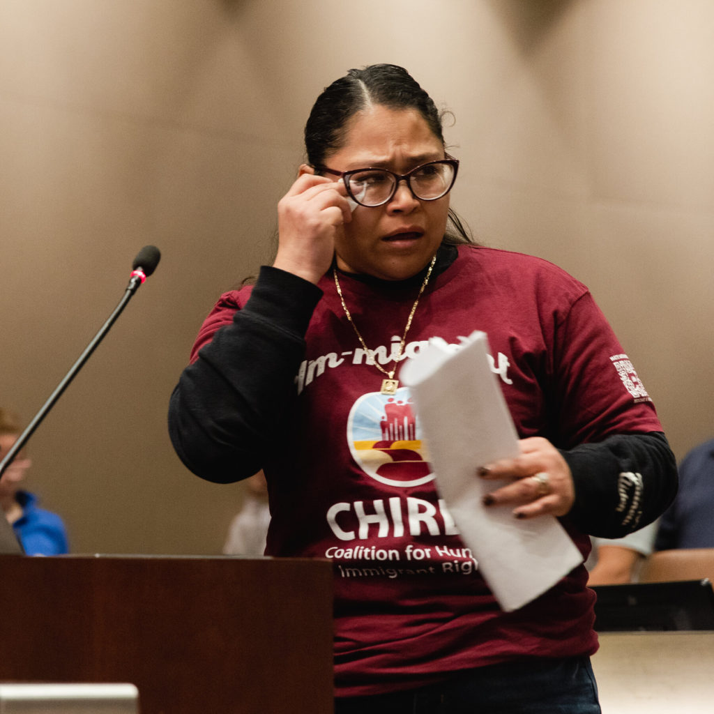 Residenti di comunità immigrate denunciano trauma e maltrattamenti nelle operazioni di polizia a Los Angeles