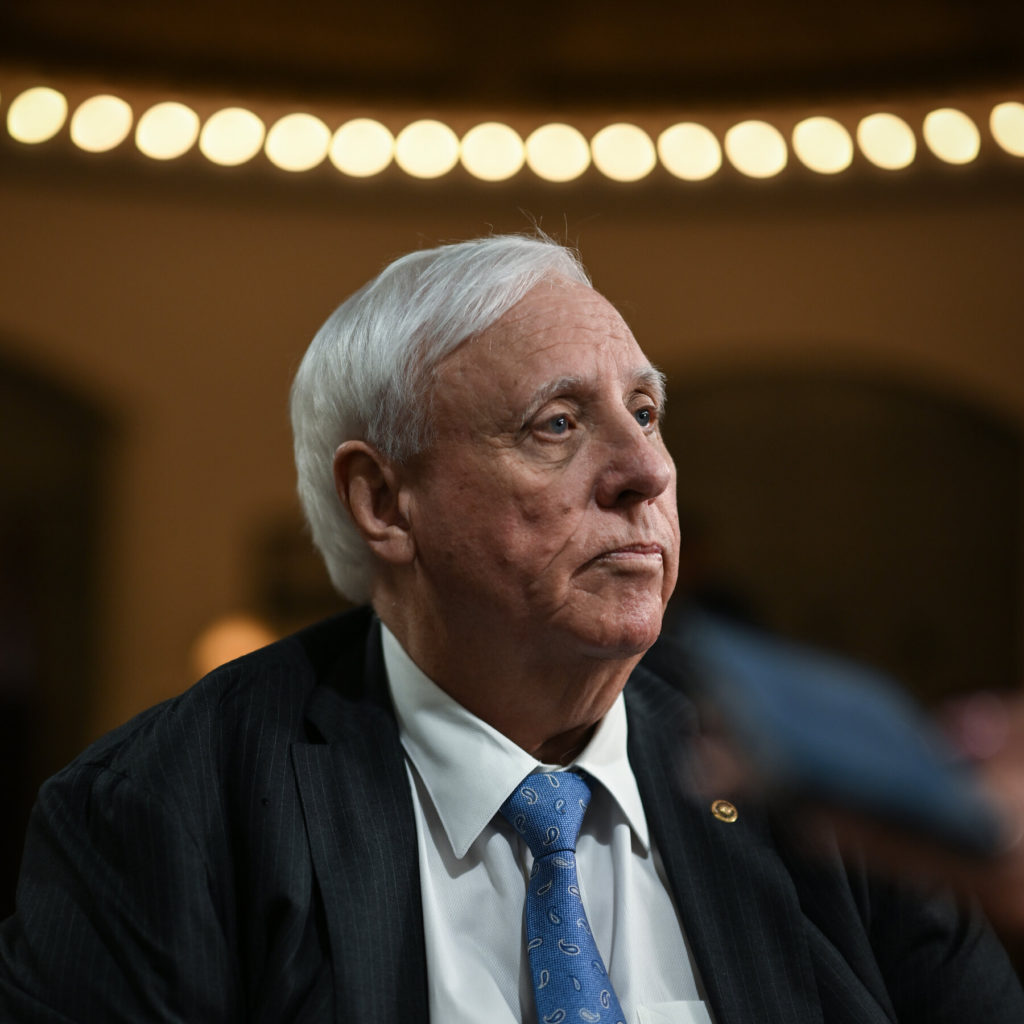 Senatore Jim Justice accetta di pagare oltre 5 milioni di dollari di tasse arretrate all&#039;IRS