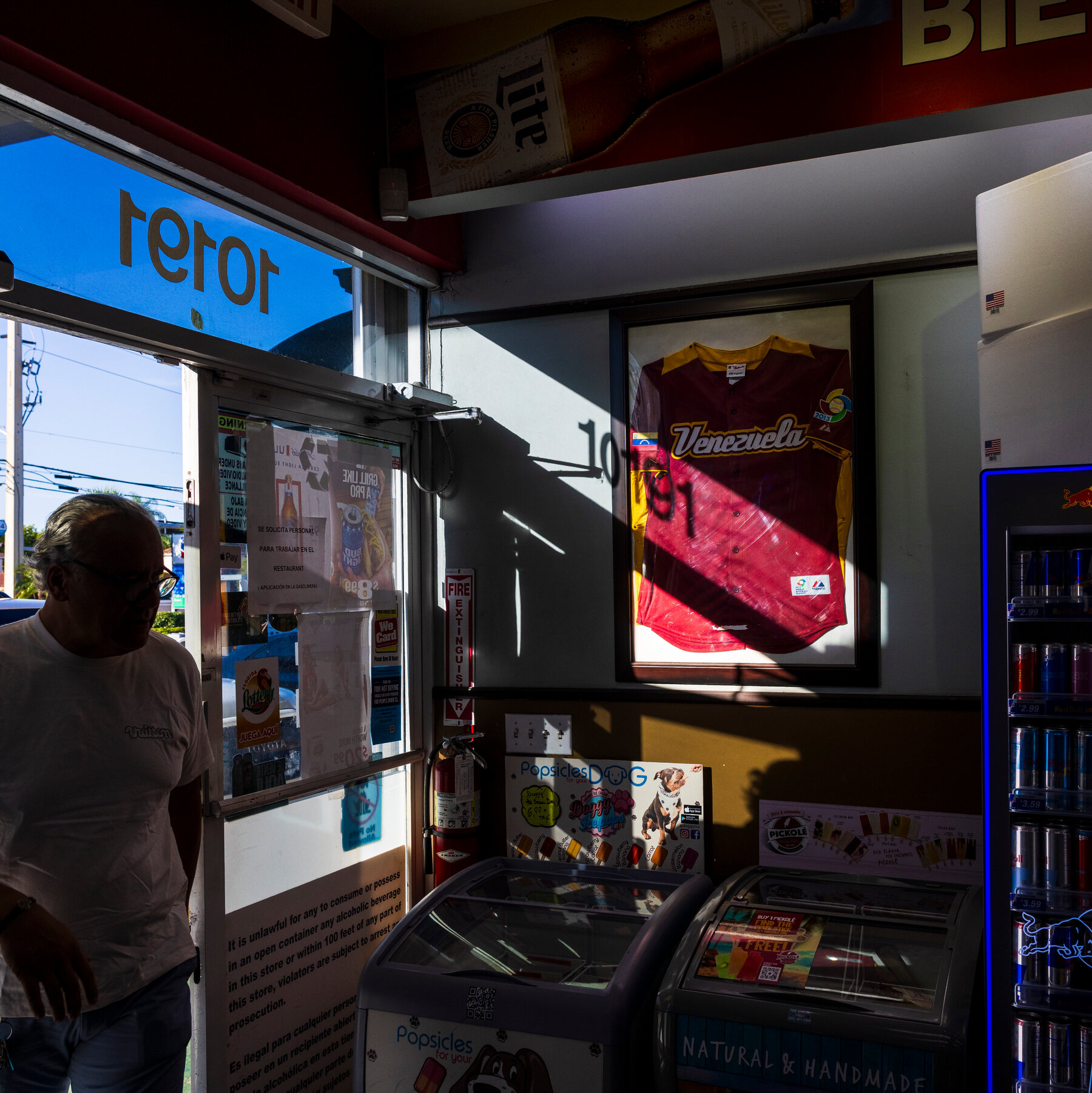 Venezuelani del Sud della Florida si dividono sulle politiche migratorie e militari di Trump