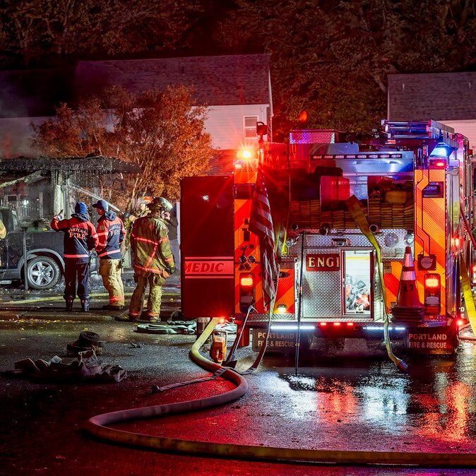 Incendio doloso a casa di un consigliere comunale di Portland: le autorità indagano e un uomo è accusato