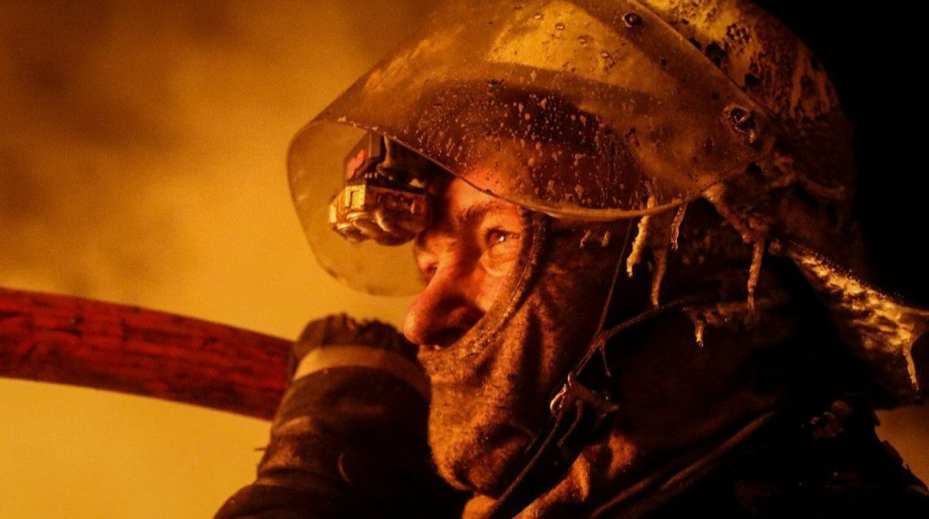 Attacco russo alla città di Dnipro: incendio e feriti, la situazione nella regione ucraina resta critica