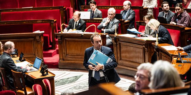 Il governo francese difende i compromessi sul budget della Sécurité sociale e rinuncia a misure di economia per raggiungere un equilibrio tra bilancio e richieste politiche