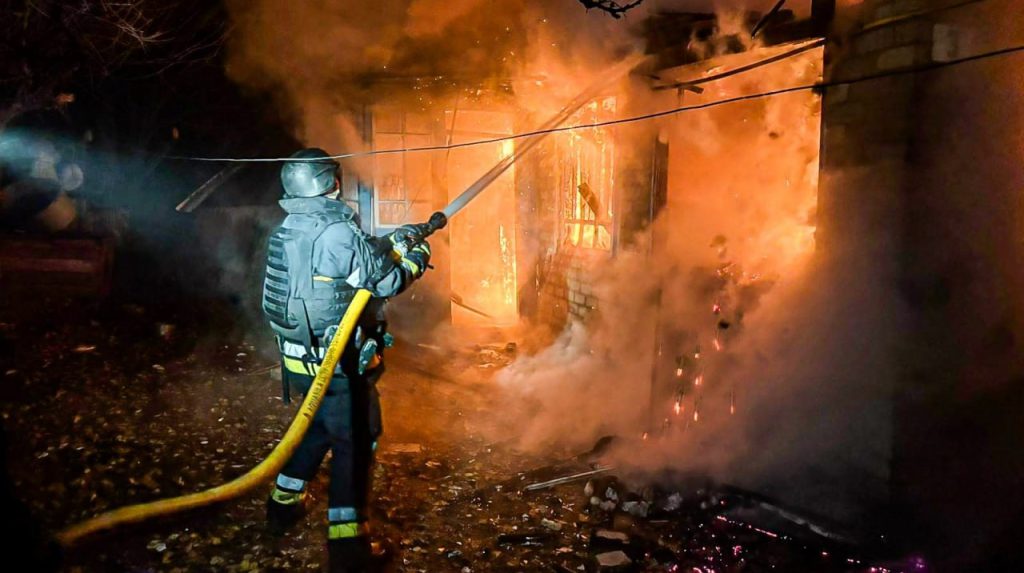 Russia lancia 2 missili Iskander e 128 droni contro l&#039;Ucraina: 17 località colpite