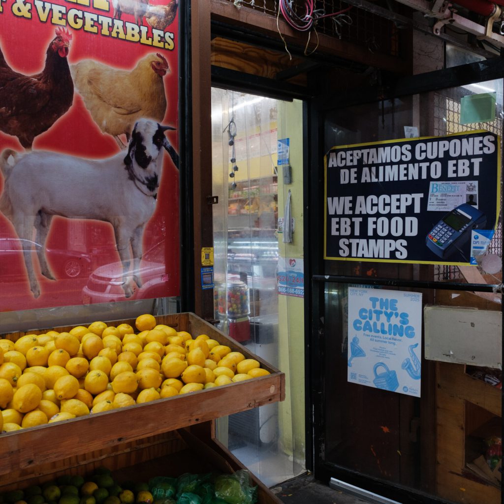 Trump assicura il finanziamento dei buoni alimentari durante la chiusura del governo, ma persistono le preoccupazioni sulla gestione dei benefici SNAP
