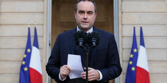 Il primo ministro chiede al Parlamento di decidere sulle priorità assolute, tra cui il rafforzamento delle forze armate