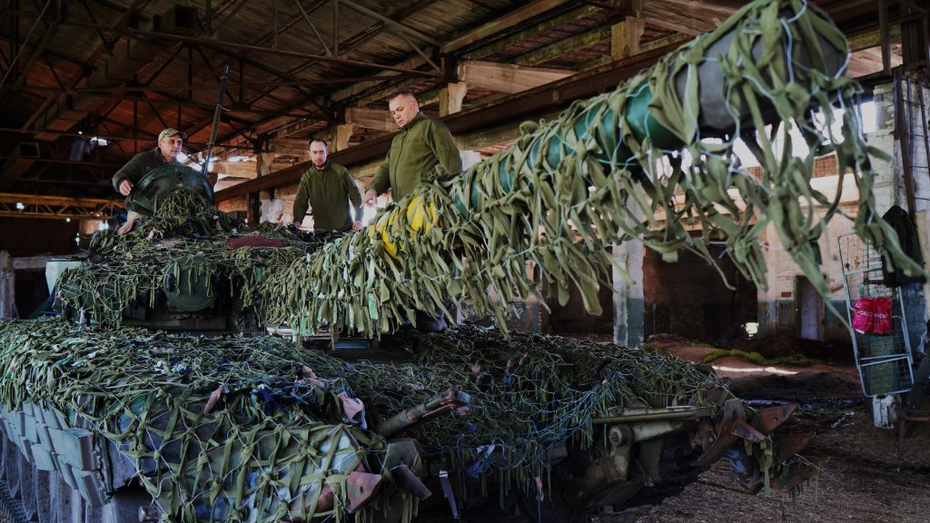 Il documentario “I soldati del carro 27” racconta la vita quotidiana dei soldati ucraini sul fronte.
