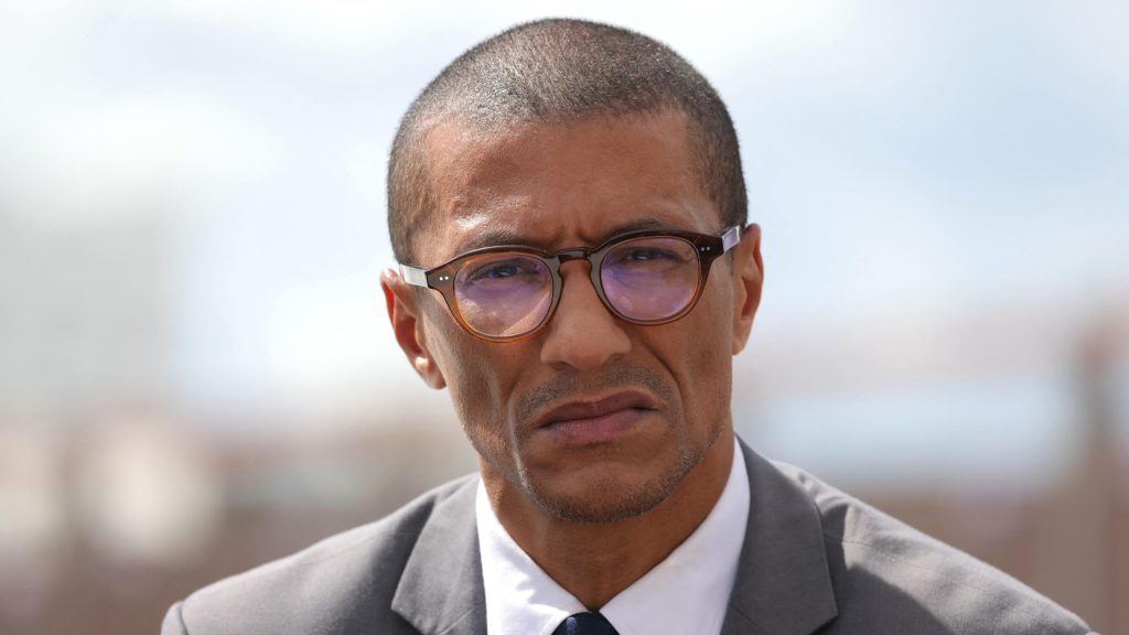 Sindaco accusato di aver usato fondi pubblici per finanziare il suo partito politico